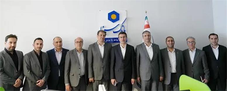 بازدید مدیرعامل بانک سینا از مرکز ارتباط مشتریان؛ تأکید بر تقویت سرمایه انسانی و ارتقای کیفیت پاسخگویی