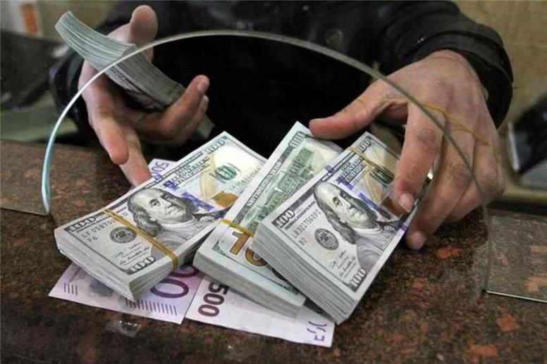 با آغاز خرید و فروش ارز اسکناس در شعب و باجه‌های بانکی روستایی منتخب