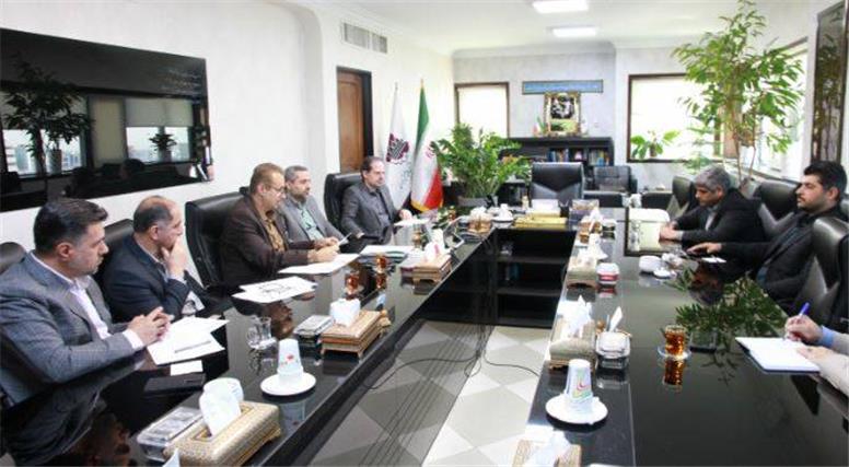 نشست مشترک عضو کمیسیون عمران مجلس و سرپرست ایزیپو برای رفع موانع زیرساختی شهرک‌های صنعتی
