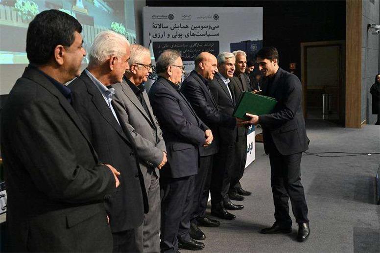 مقاله دکتر خانی در همایش سیاست‌های پولی و ارزی برتر شد