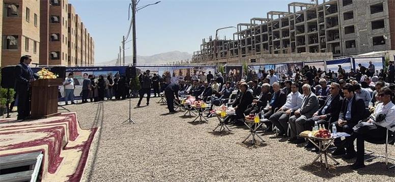 تحویل کلید ۷۷۵۲ واحد مسکونی به خانواده‌های کرمانی/ تقدیر مدیرکل راه و شهرسازی استان کرمان از عملکرد بانک مسکن