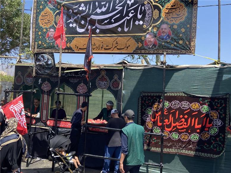 برپایی موکب فولاد شاهرود در مسیر پیاده‌روی جاماندگان اربعین