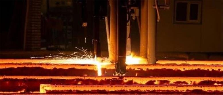 با وجود محدودیت ۸۵درصدی انرژی؛ ۴۵هزارتن شمش فولادی در فولاد غدیر نی‌ریز تولید شد