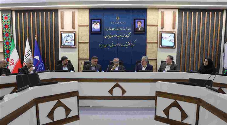 بازدید معاون پژوهشی وزارت علوم، تحقیقات و فناوری از مرکز تحقیقات مواد معدنی یزد
