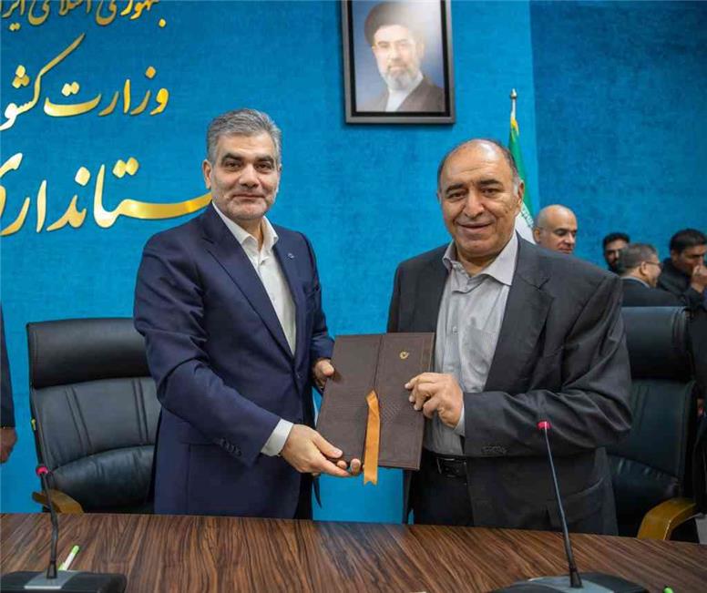 امضای تفاهم‌نامه همکاری بین شرکت سنگ‌آهن مرکزی و بانک قرض‌الحسنه مهر ایران / پرداخت تسهیلات به کارکنان سنگ آهن ادامه می یابد
