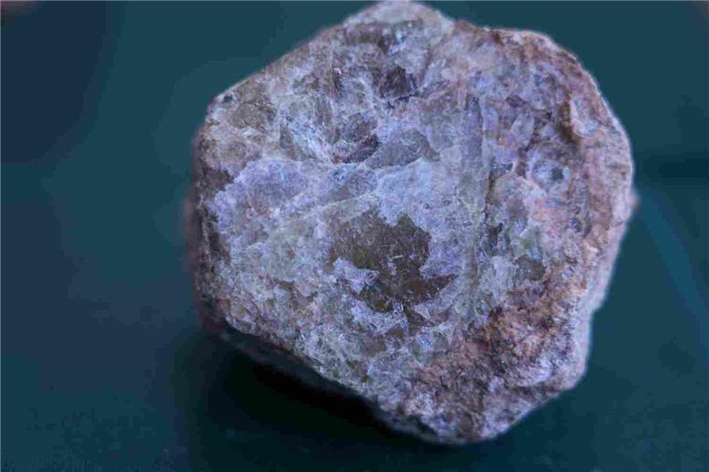 شیمی کانی آپاتیت در کانسارهای آهن–آپاتیت ایران مرکزی بررسی شد