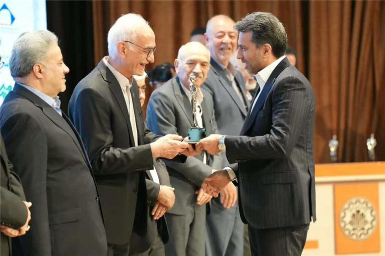 احمد صادقیان، مدیرعامل شرکت آهن و فولاد غدیر ایرانیان مدیر برجسته فولاد شد