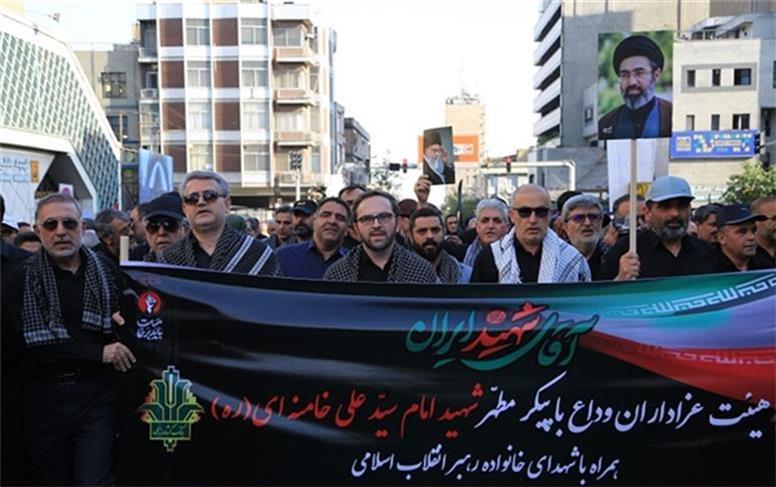 حضور هیأت عزاداران بانک کشاورزی در مصلای تهران برای وداع با پیکر امام شهید