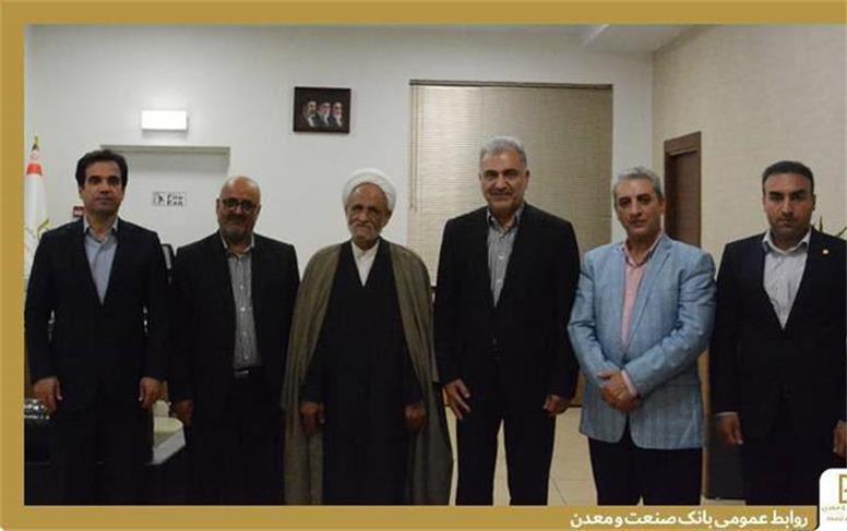 آیین تجلیل از آزادگان در بانک صنعت و معدن برگزار شد