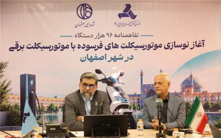 سیفی در آیین‌گرامی داشت ۹۸ سالگی تاسیس؛ تاکید بر سه محور تحول در بانک ملی ایران